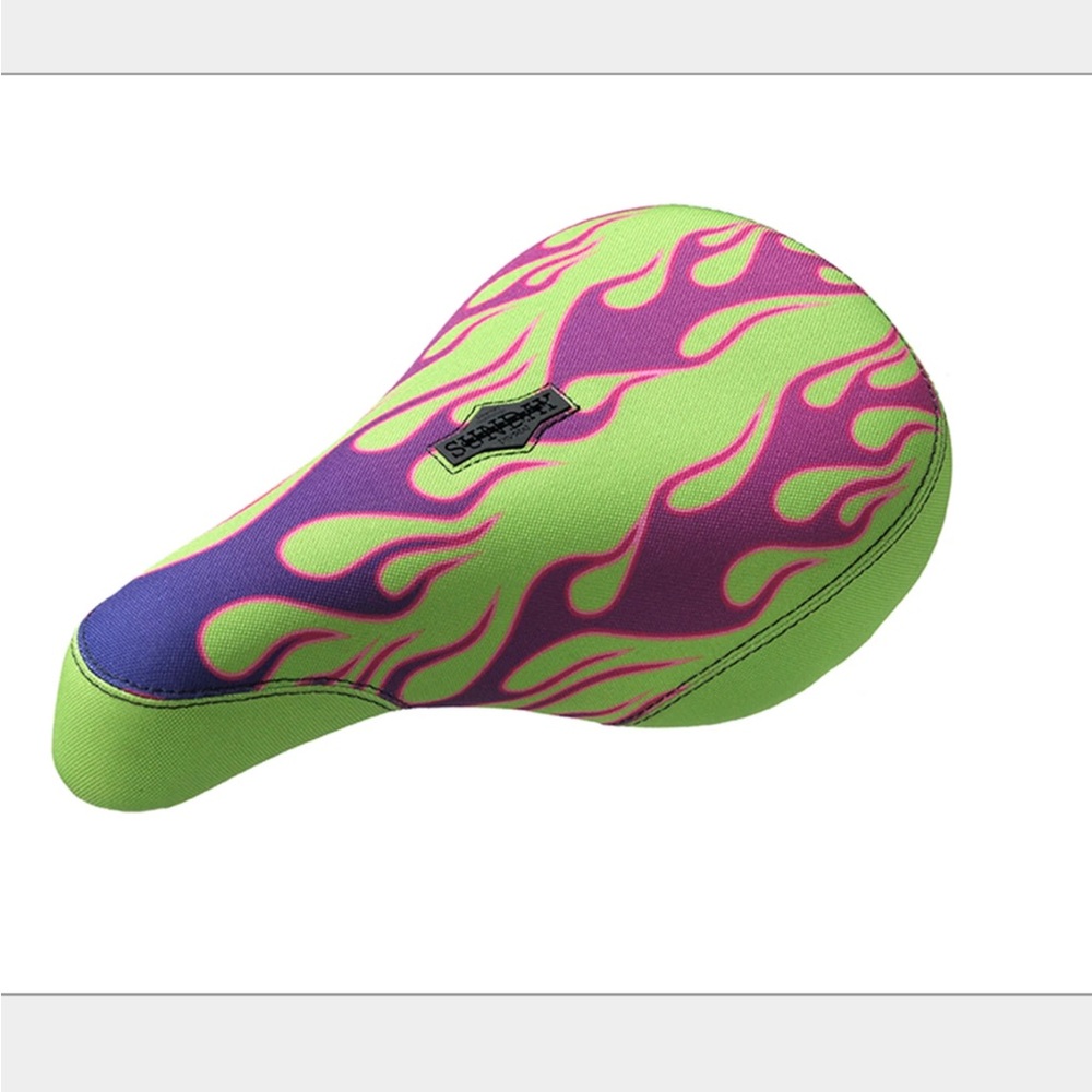 SUNDAY FLAMES PIVOTAL SEAT
Purple/Green